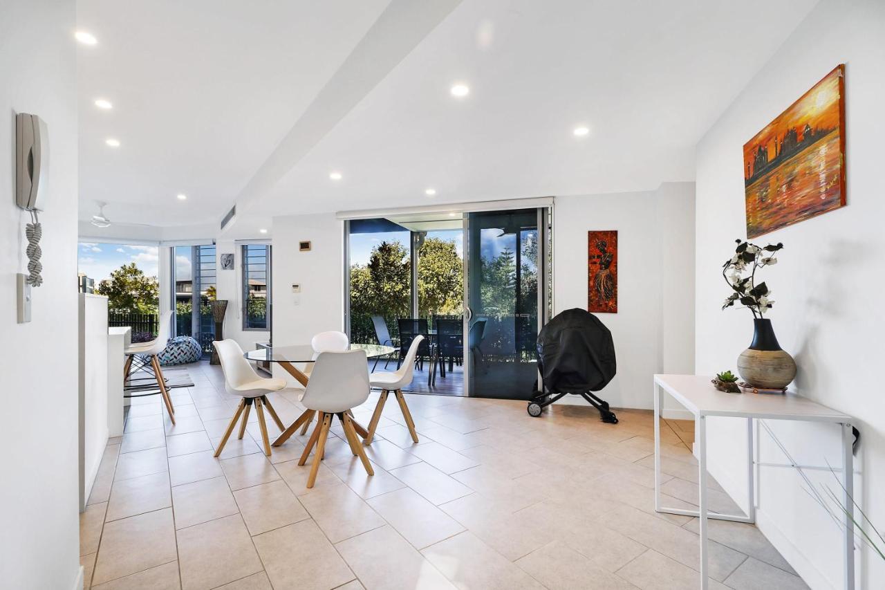 Welcoming Lakeside Getaway With Waterviews, Wifi, Pool & Park Mooloolaba Exterior foto