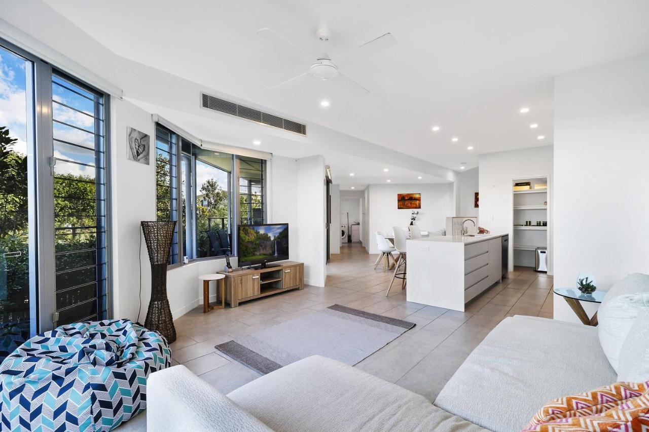 Welcoming Lakeside Getaway With Waterviews, Wifi, Pool & Park Mooloolaba Exterior foto