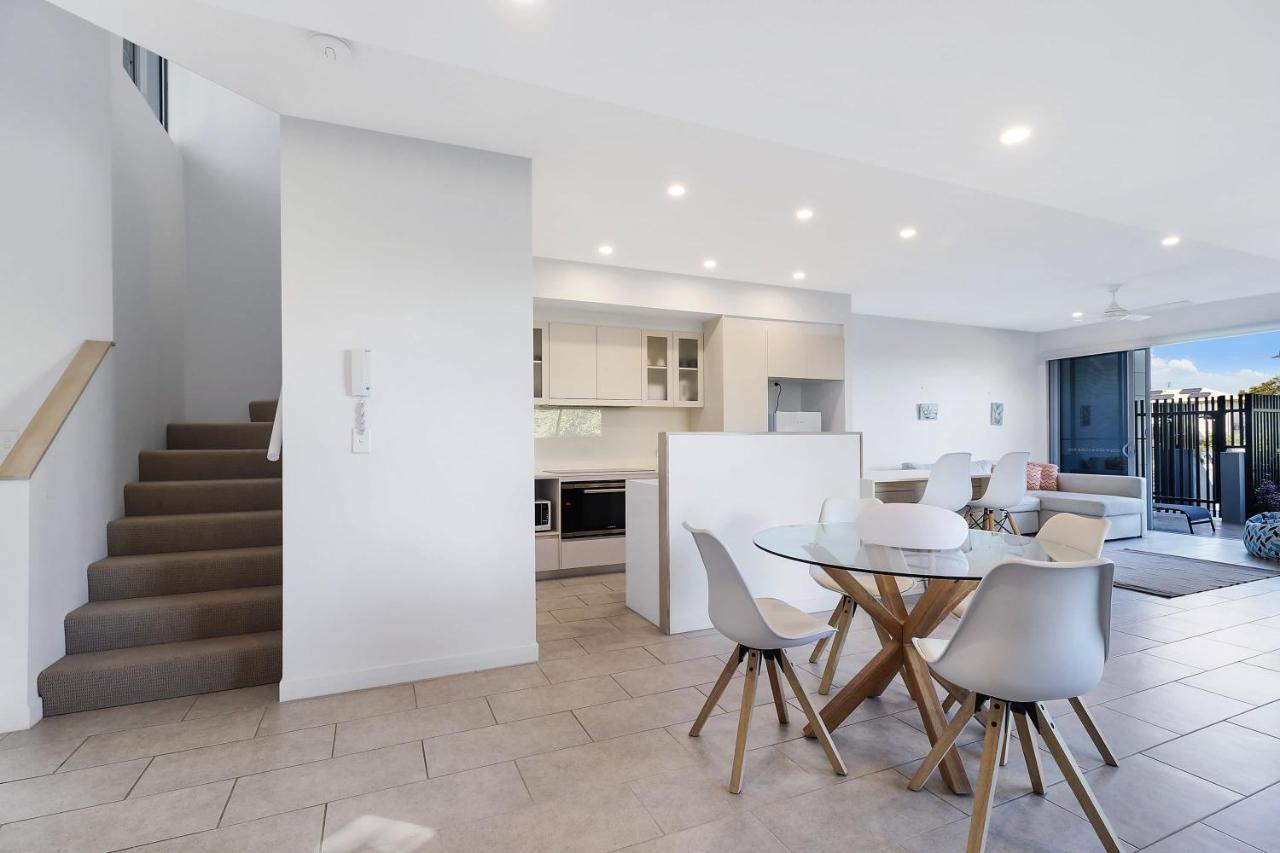 Welcoming Lakeside Getaway With Waterviews, Wifi, Pool & Park Mooloolaba Exterior foto