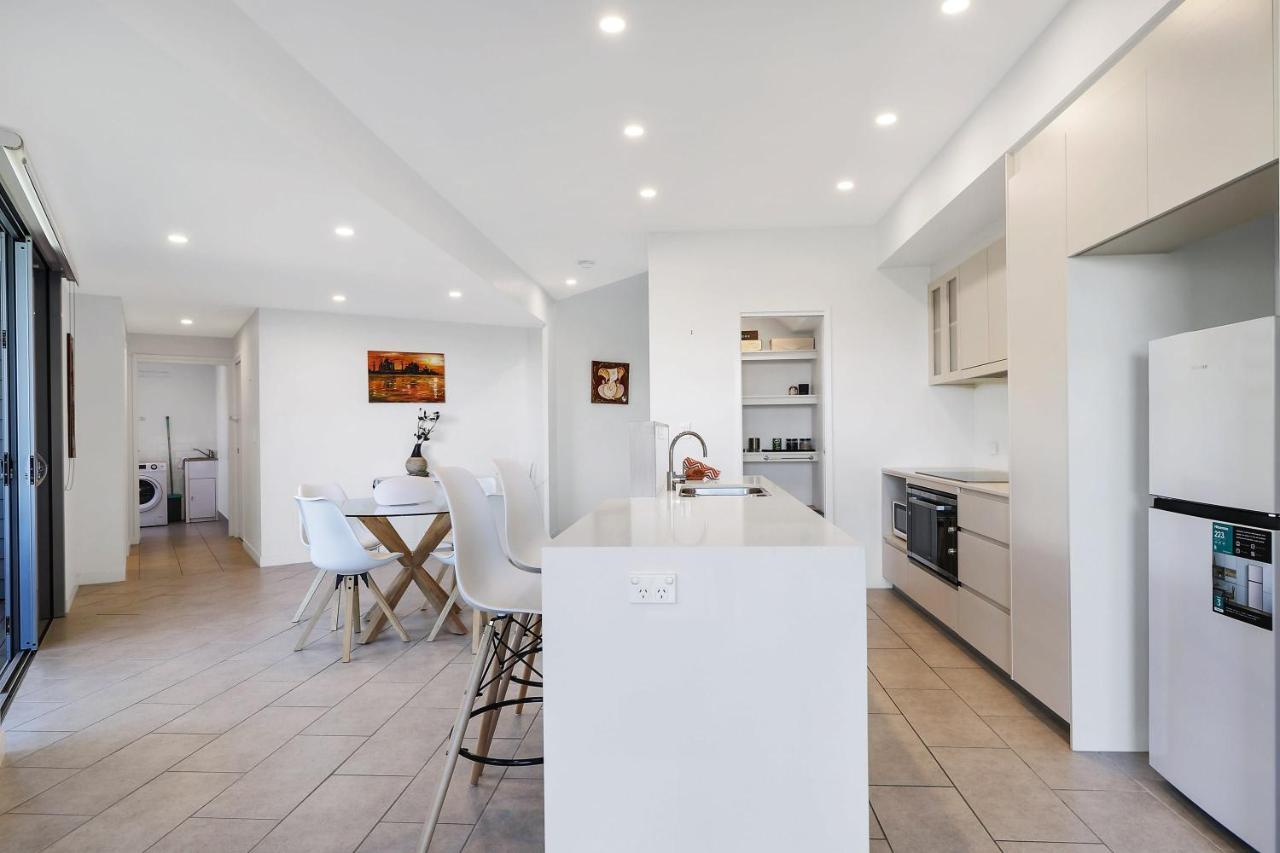Welcoming Lakeside Getaway With Waterviews, Wifi, Pool & Park Mooloolaba Exterior foto
