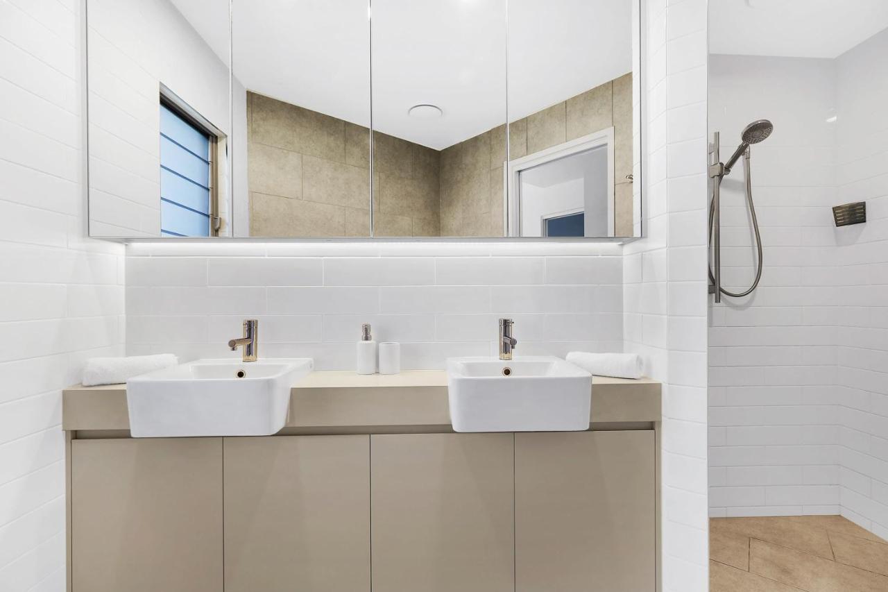 Welcoming Lakeside Getaway With Waterviews, Wifi, Pool & Park Mooloolaba Exterior foto